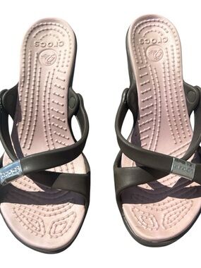 CROCS Women’s Brown Heeled Sandals with Pink Footbed, Size 6, FIT LIKE A 7.